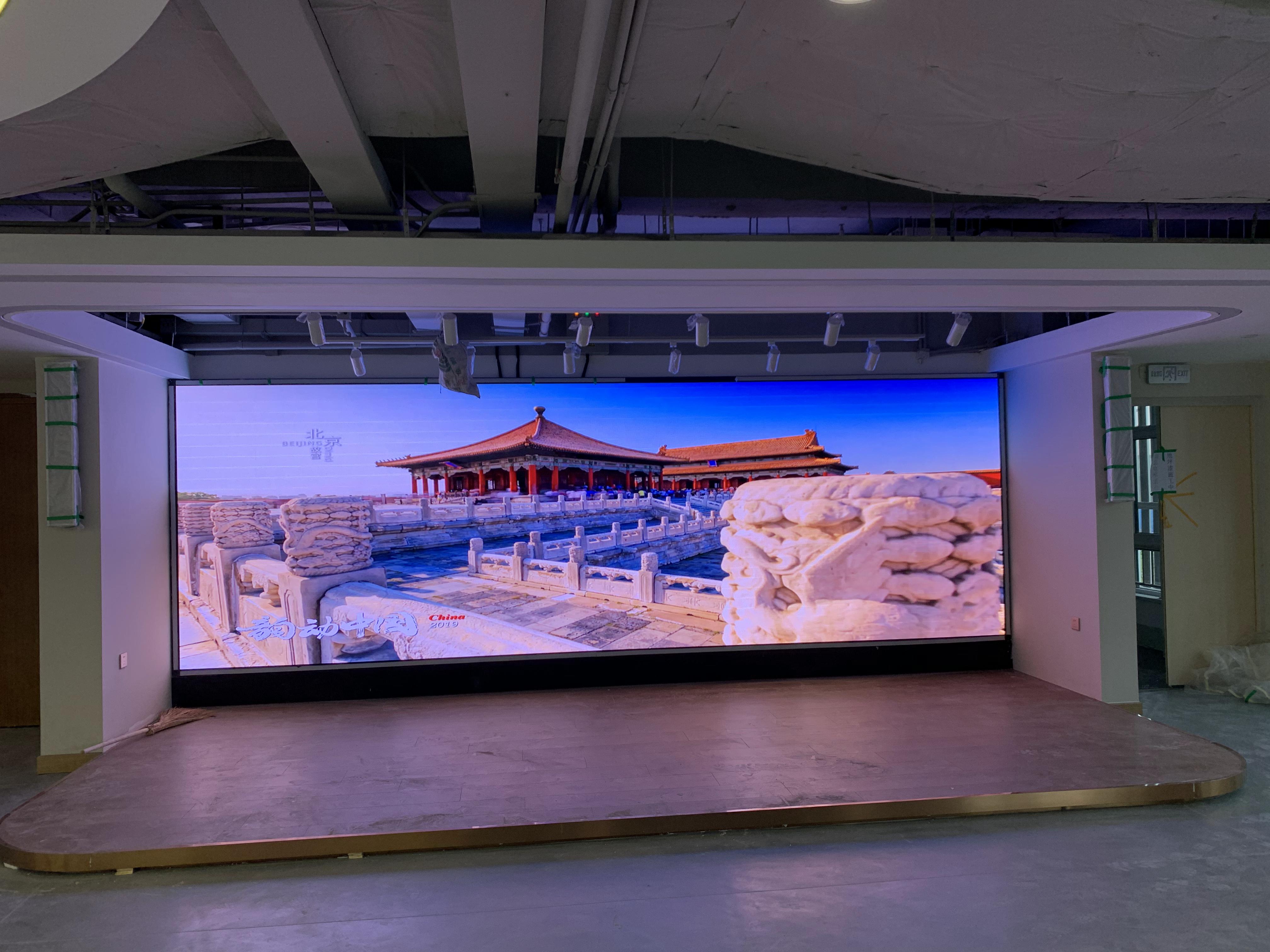 不同類型的LED芯片（如國產(chǎn)、進(jìn)口）對顯示屏的壽命和穩(wěn)定性有哪些影響？