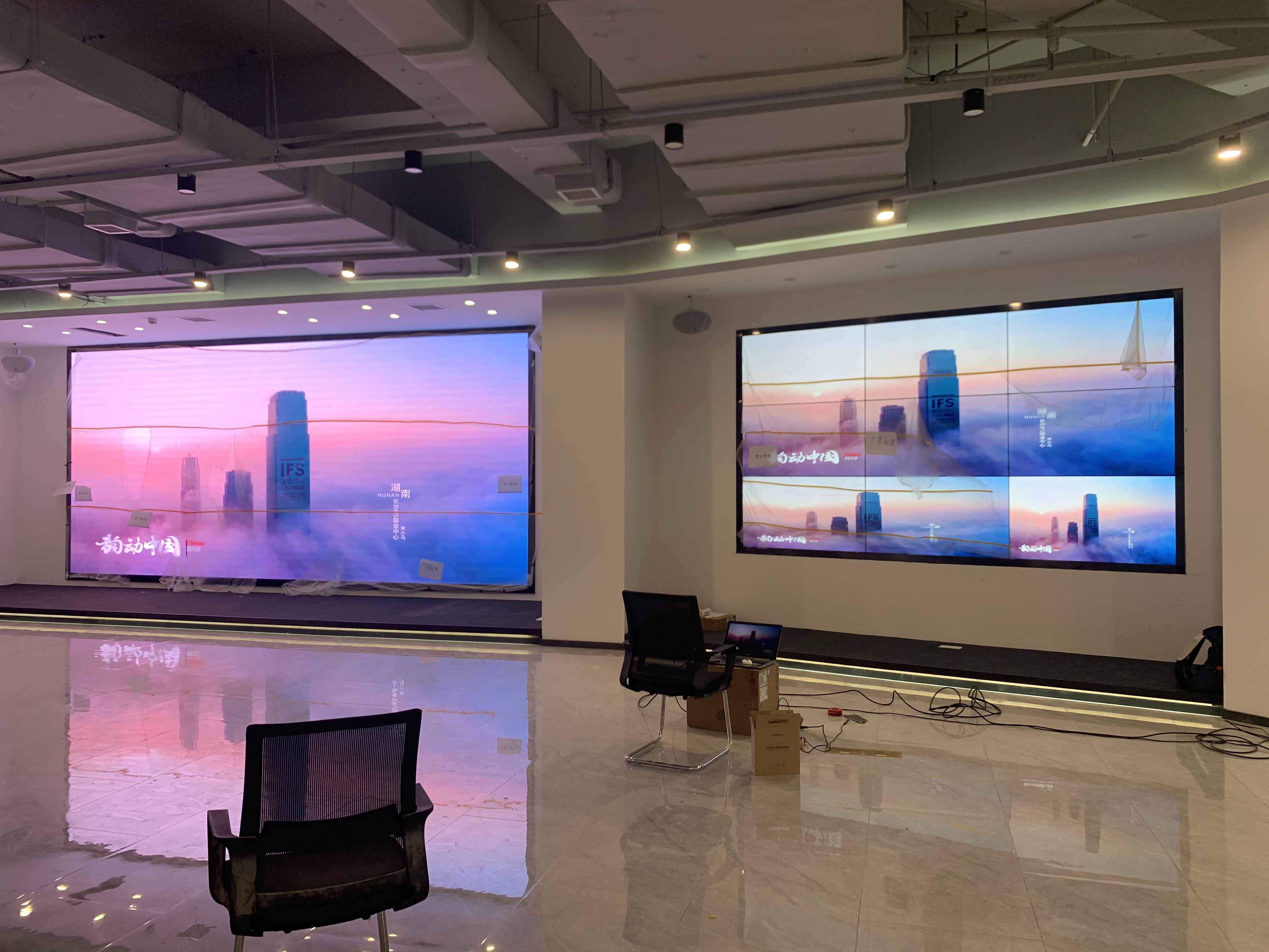 戶外屏的電源系統(tǒng)需要具備哪些防護措施，才能防止雷擊和漏電風(fēng)險？