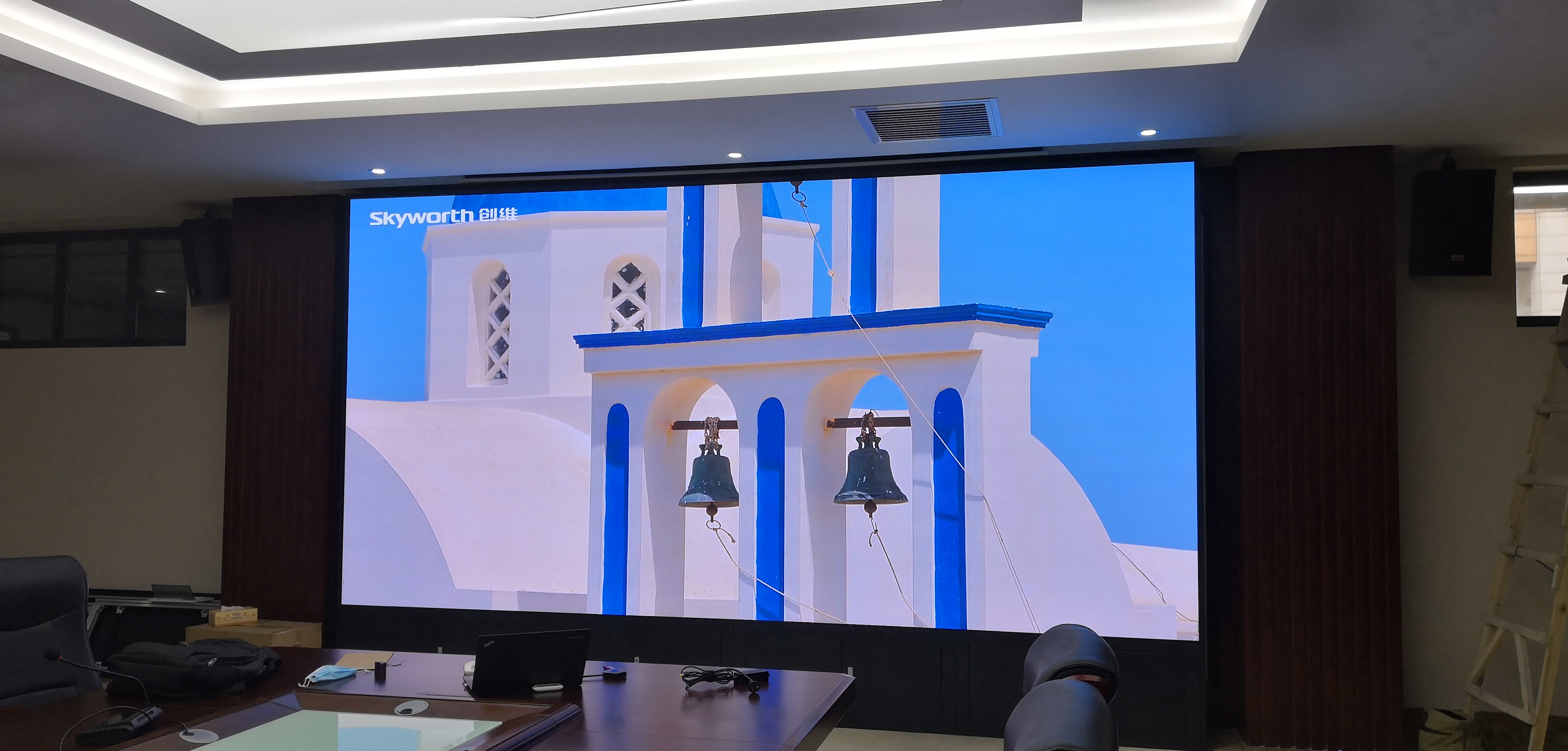 安裝LED大屏的時(shí)候，怎么解決散熱和防水的問題呢？